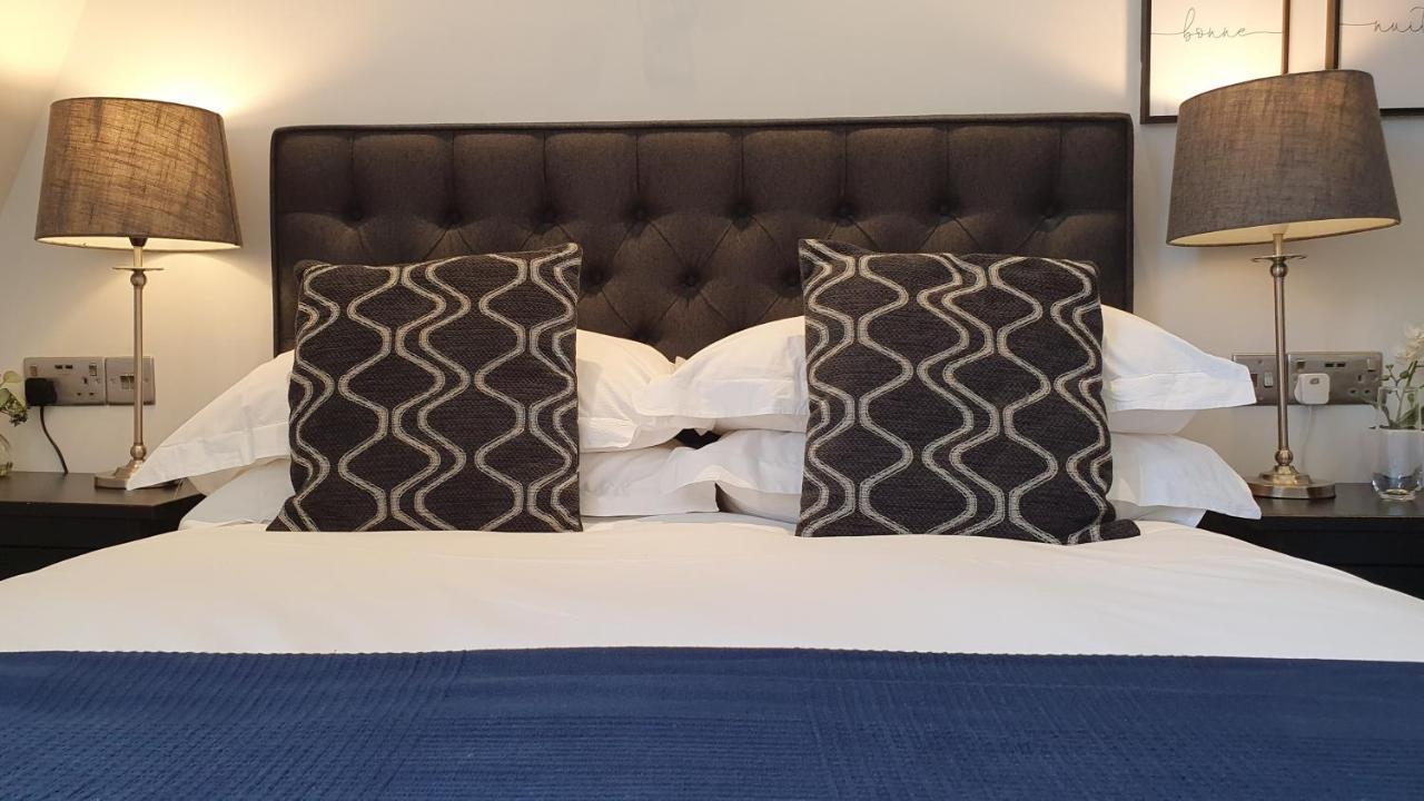 A Room With A View Brighton Eksteriør billede A bed with a headboard