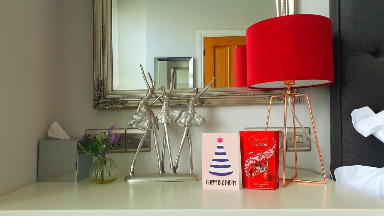 A Room With A View Brighton Eksteriør billede A Lindt Christmas tree