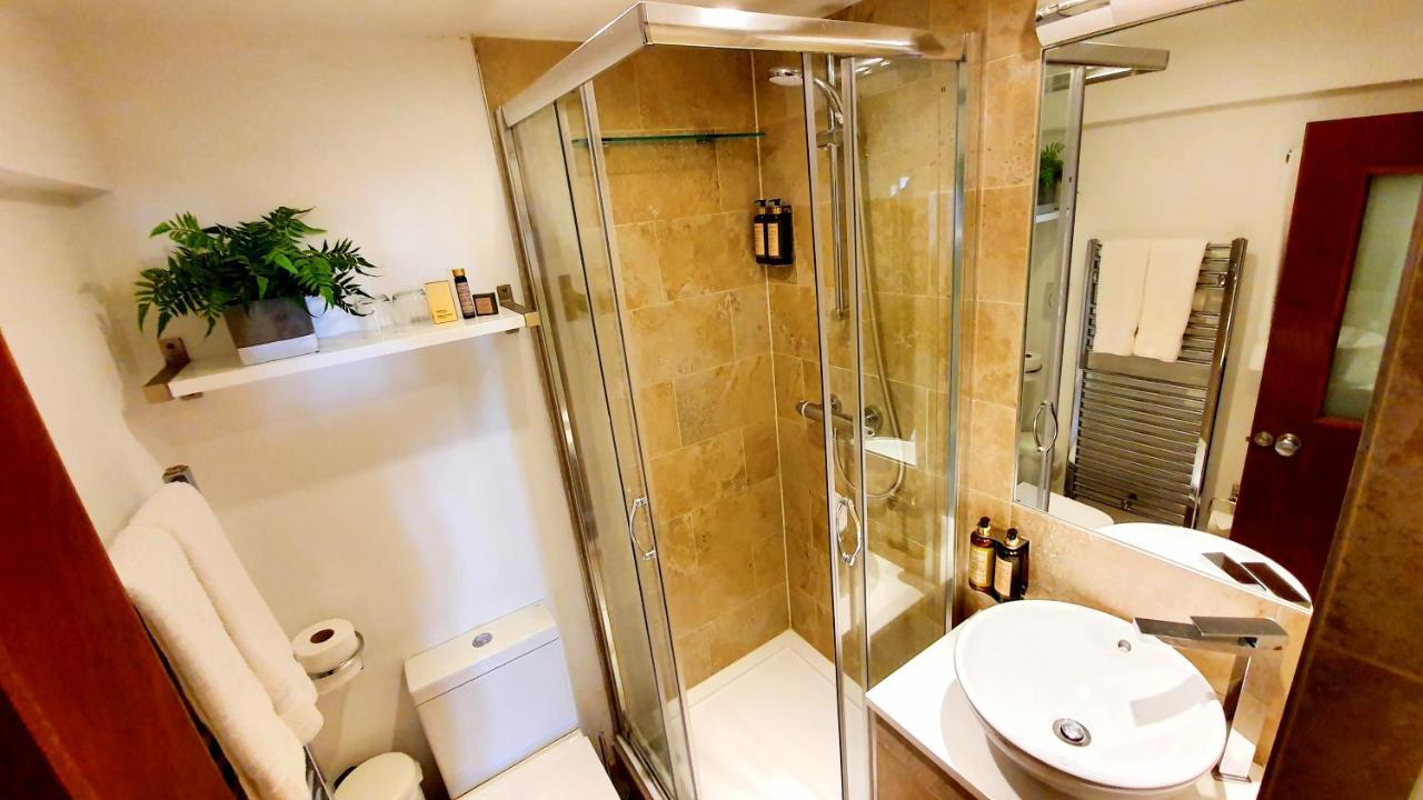 A Room With A View Brighton Eksteriør billede A shower cubicle