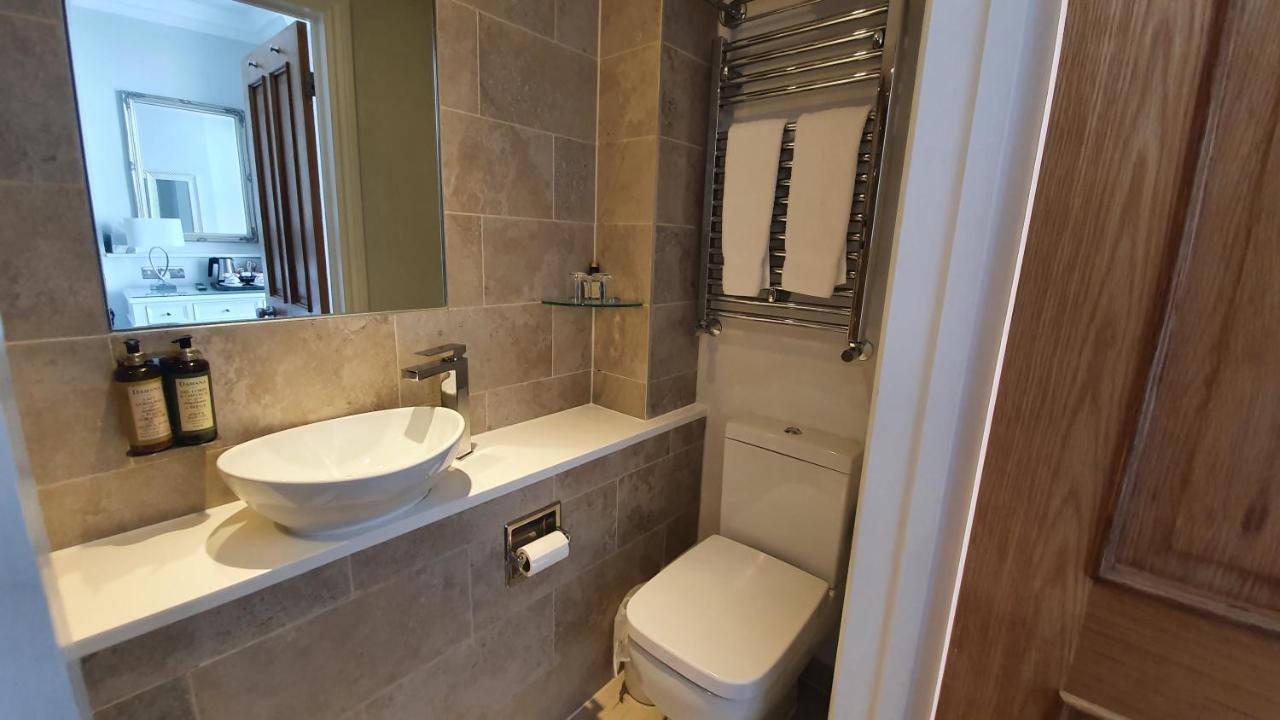 A Room With A View Brighton Eksteriør billede A modern bathroom