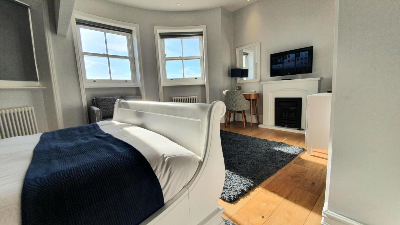 A Room With A View Brighton Eksteriør billede The bedroom at 106 Harley Street