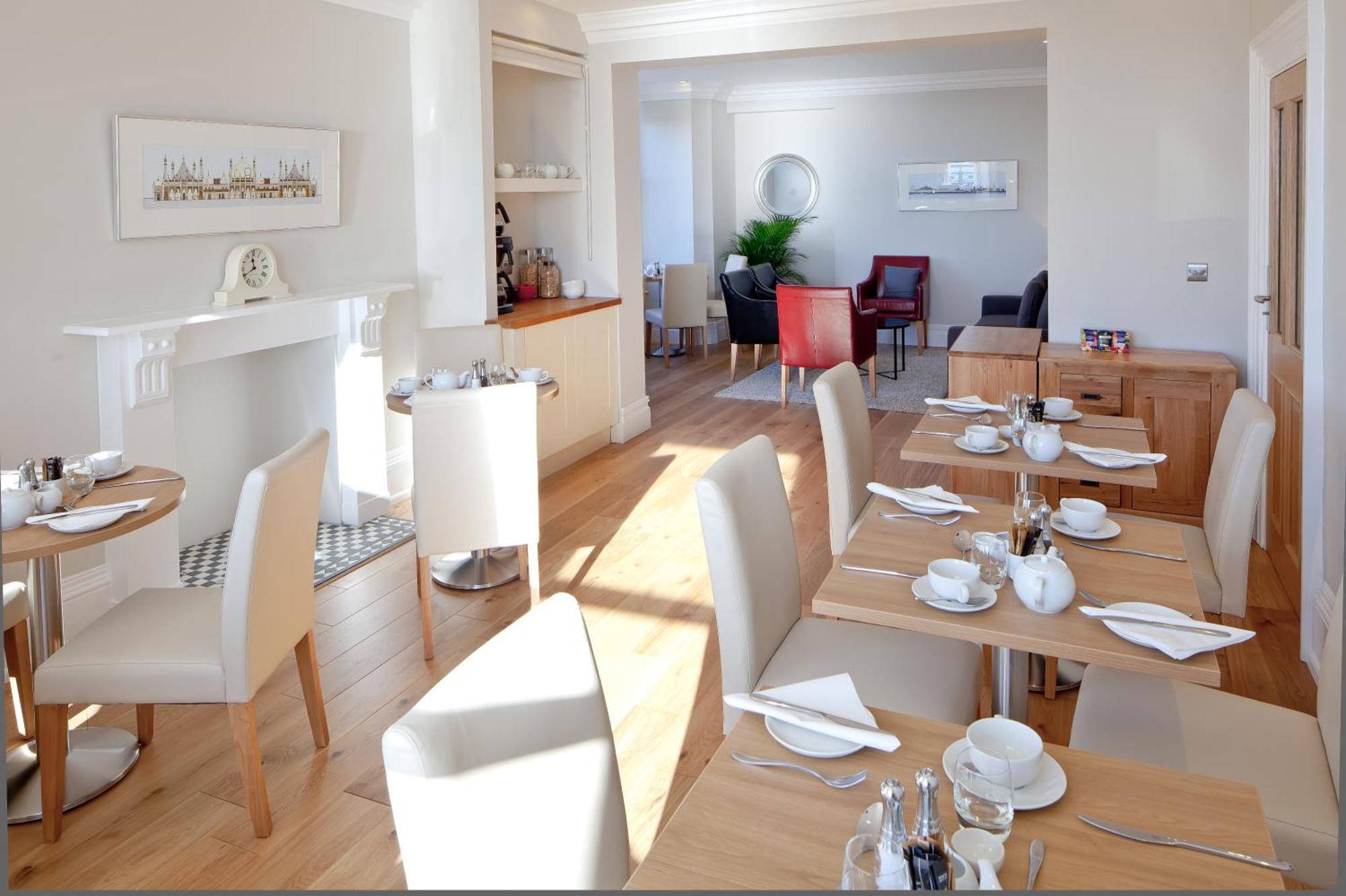 A Room With A View Brighton Eksteriør billede The dining room at the hotel