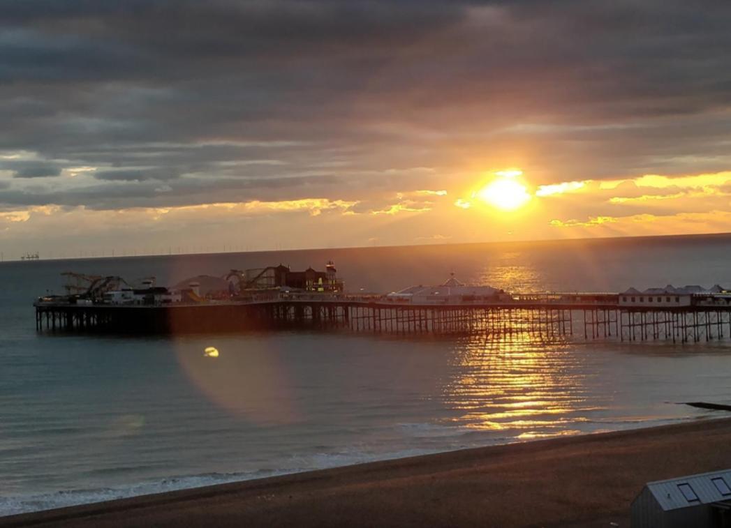 A Room With A View Brighton Værelse billede The pier at sunset
