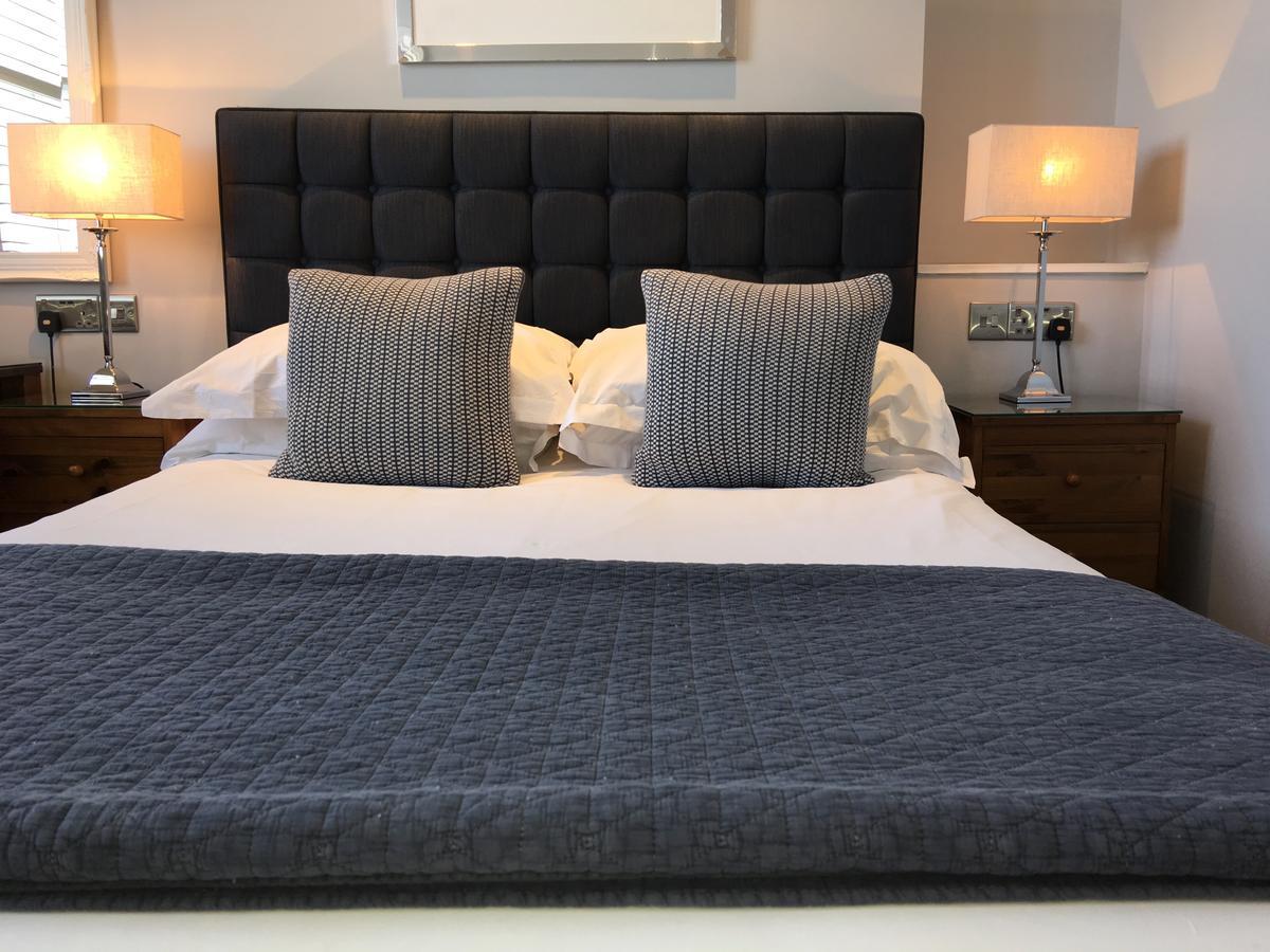 A Room With A View Brighton Eksteriør billede A bed with a throw