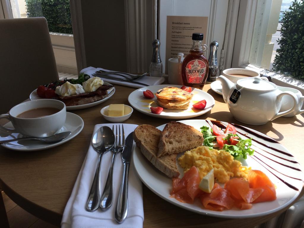 A Room With A View Brighton Eksteriør billede Breakfast at the hotel